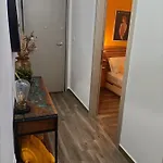 Retro Boutique Apt W Balcony In Historical Area Apartment *