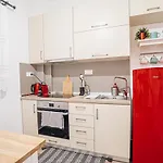 Retro Boutique Apt W Balcony In Historical Area Apartment *
