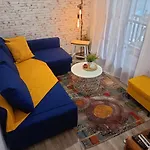 Retro Boutique Apt W Balcony In Historical Area *