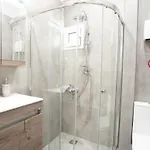 Retro Boutique Apt W Balcony In Historical Area *