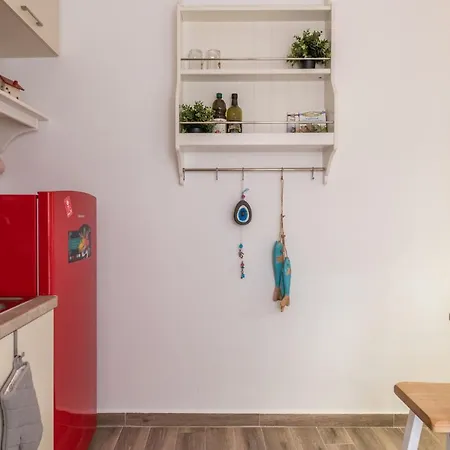 Appartamento Retro Boutique Apt W Balcony In Historical Area