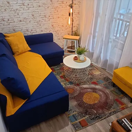 Retro Boutique Apt W Balcony In Historical Area *