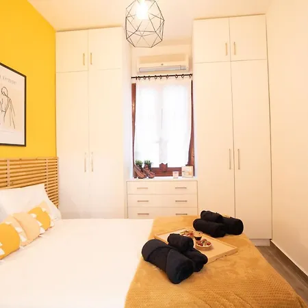 Retro Boutique Apt W Balcony In Historical Area *