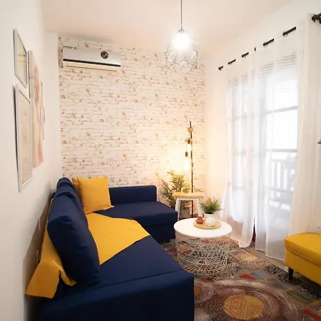 Retro Boutique Apt W Balcony In Historical Area *