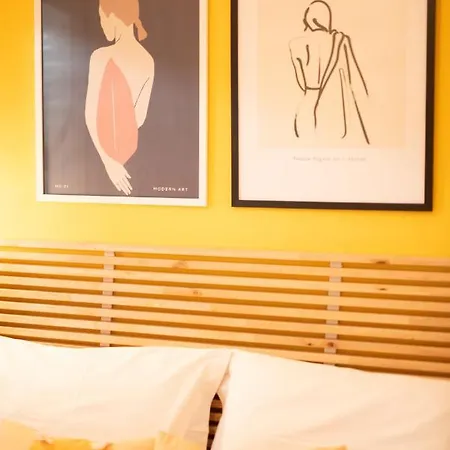 Retro Boutique Apt W Balcony In Historical Area *