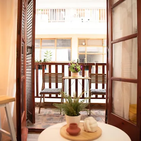 Retro Boutique Apt W Balcony In Historical Area *