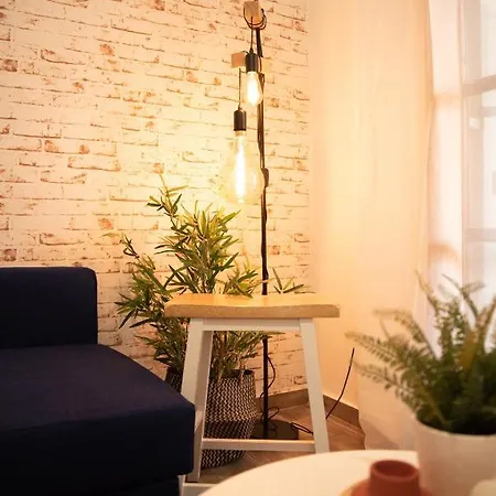 Retro Boutique Apt W Balcony In Historical Area