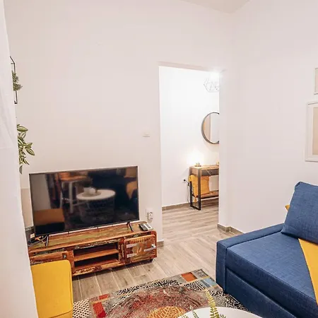 Apartment Retro Boutique Apt W Balcony In Historical Area