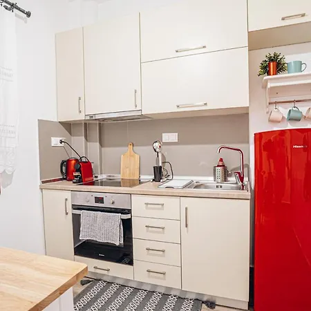 Retro Boutique Apt W Balcony In Historical Area Apartment *
