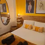 Retro Boutique Apt W Balcony In Historical Area Appartamento *