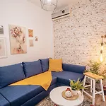 Retro Boutique Apt W Balcony In Historical Area Salonicco