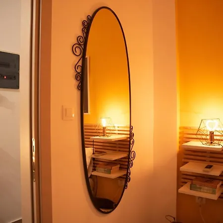 Retro Boutique Apt W Balcony In Historical Area Apartmán